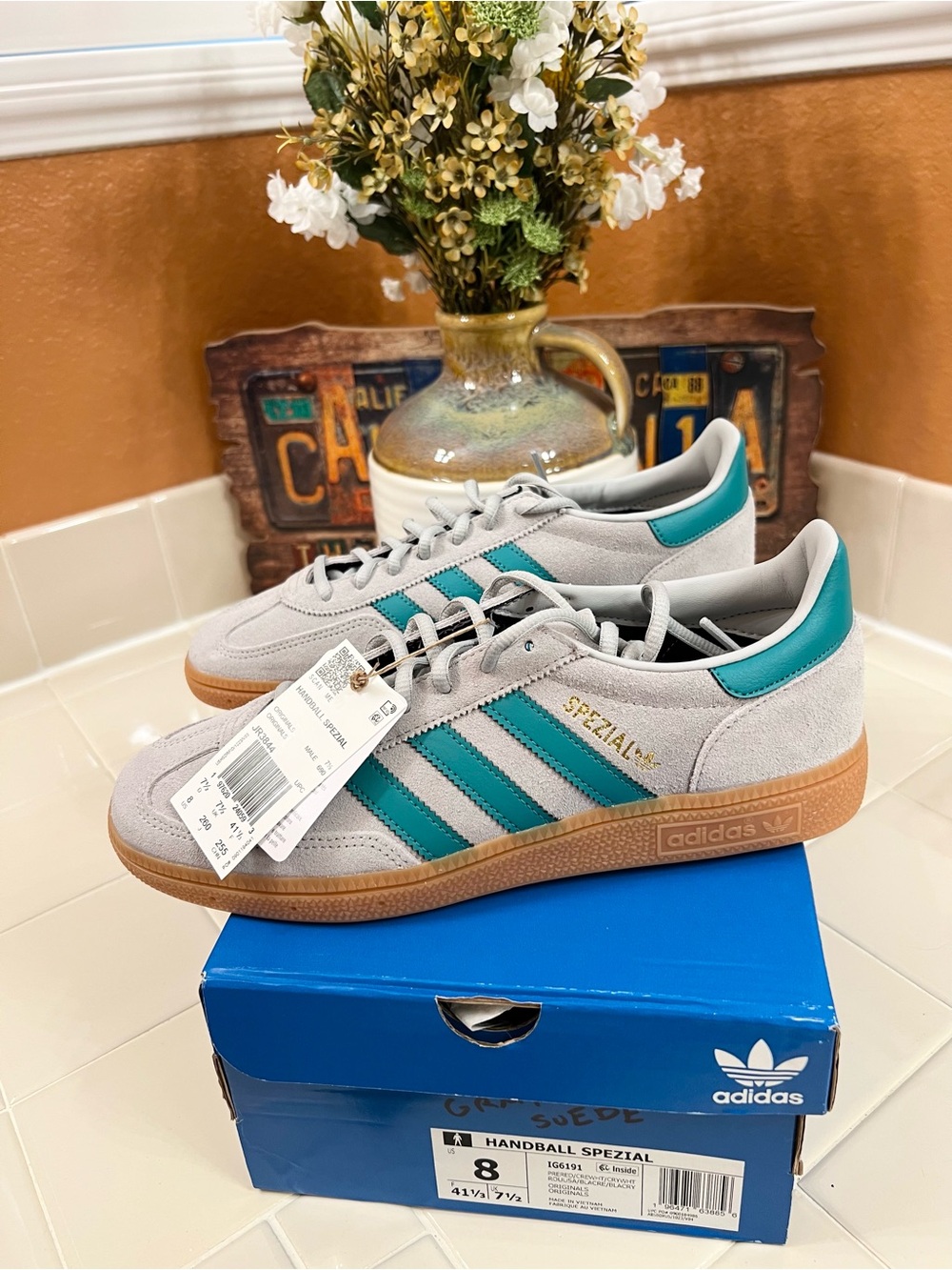 Adidas HANDBALL SPEZIAL, GRAY with Green Stripes, Men’s Size 8, Women’s Size 9